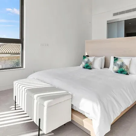 Incredible Six Bedroom Frontline 287 Aperion, Panoramic Sea Views, Aphrodite Hills Vila