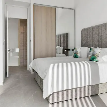 Incredible Six Bedroom Frontline 287 Aperion, Panoramic Sea Views, Aphrodite Hills Vila Kouklia