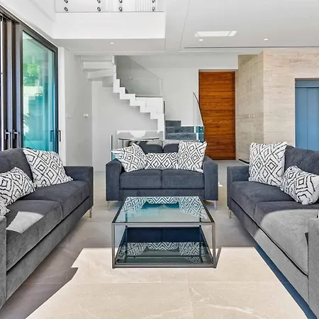 Incredible Six Bedroom Frontline 287 Aperion, Panoramic Sea Views, Aphrodite Hills וילה קוקליה