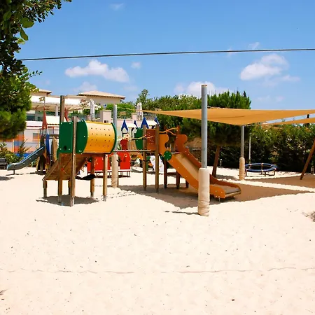 Incredible Six Bedroom Frontline 287 Aperion, Panoramic Sea Views, Aphrodite Hills Vila *