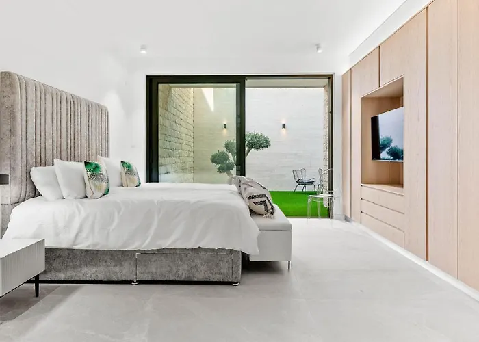 Incredible Six Bedroom Frontline 287 Aperion, Panoramic Sea Views, Aphrodite Hills Βίλα *