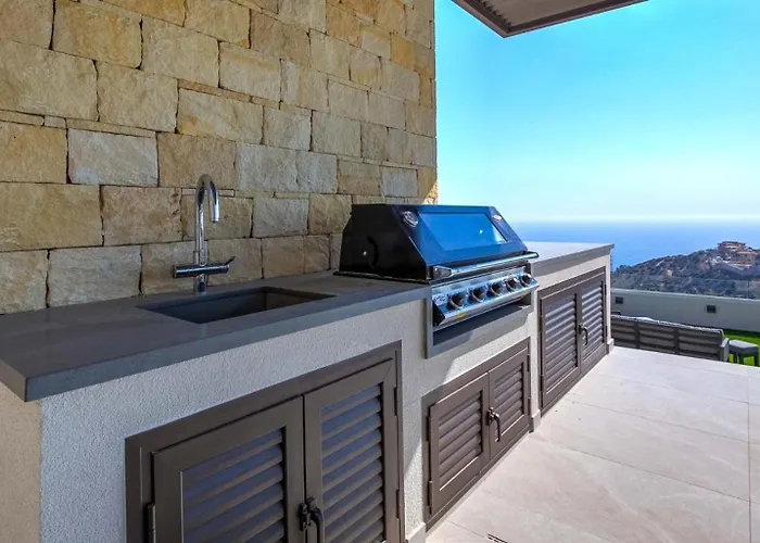 Villa Incredible Six Bedroom Frontline 287 Aperion, Panoramic Sea Views, Aphrodite Hills Kouklia