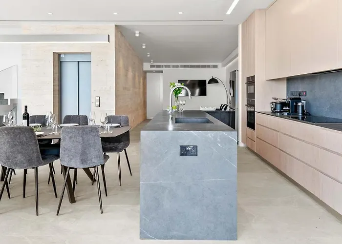 Villa Incredible Six Bedroom Frontline 287 Aperion, Panoramic Sea Views, Aphrodite Hills *